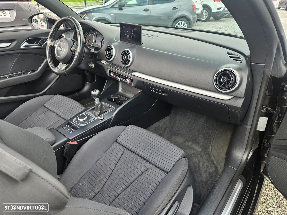 Audi A3 Cabrio 1.6 TDi S-line - 24