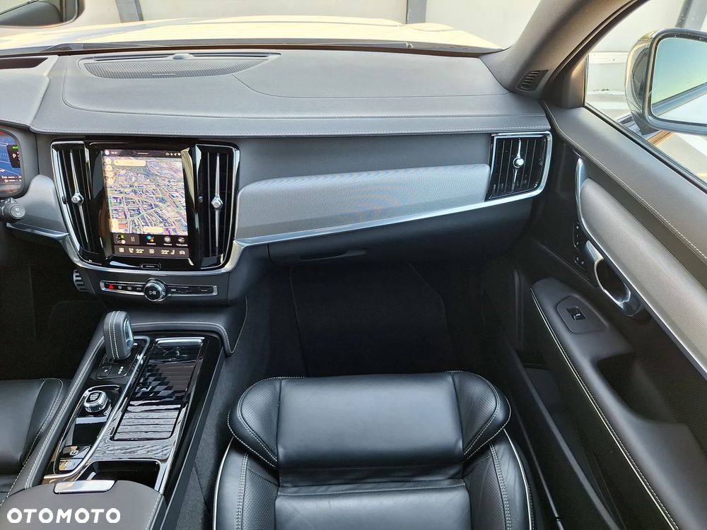 Volvo V90 T8 AWD Plug-In Hybrid R-Design - 28