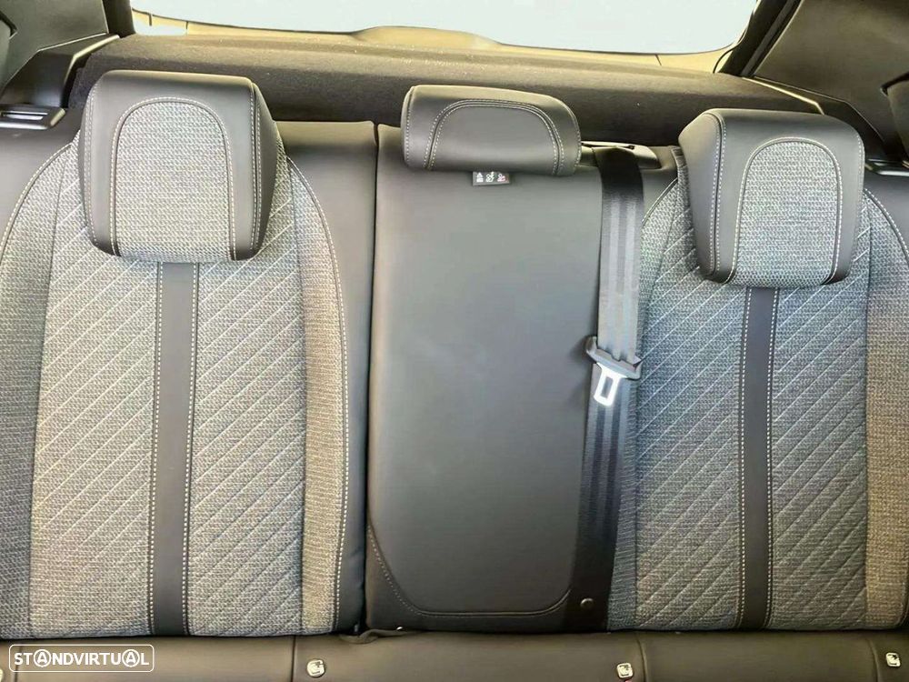 Peugeot 2008 1.2 PureTech Allure - 17