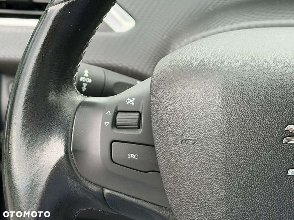 Peugeot 2008 PureTech 110 Stop&Start EAT6 Allure - 22
