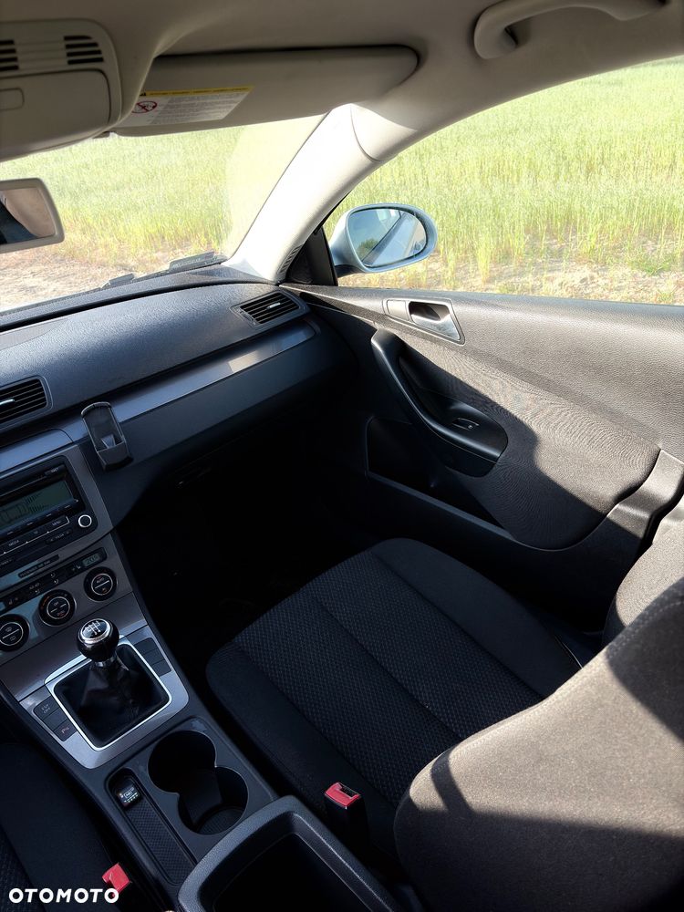 Volkswagen Passat 1.6 Comfortline - 16