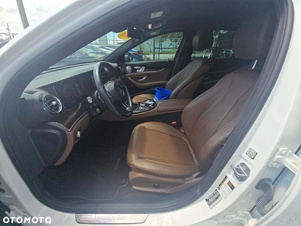 Mercedes-Benz Klasa E 300 9G-TRONIC AMG Line - 5