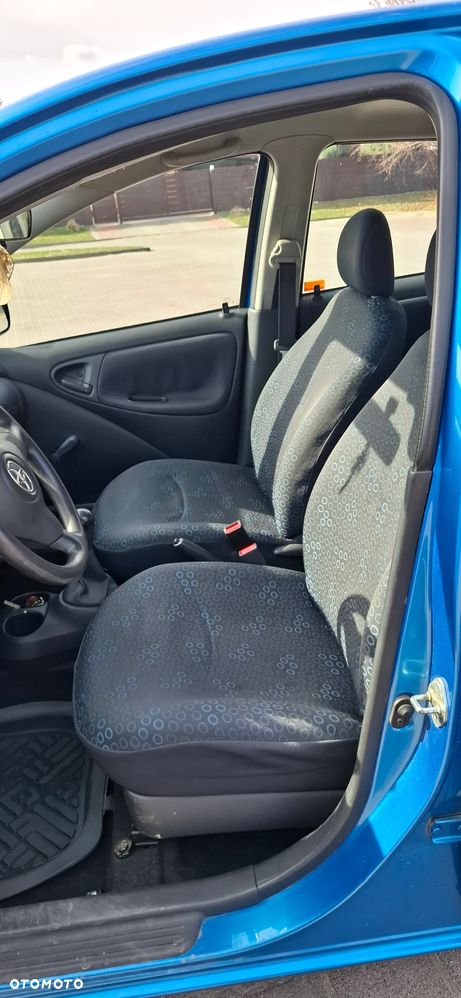 Toyota Yaris 1.0 Terra - 27