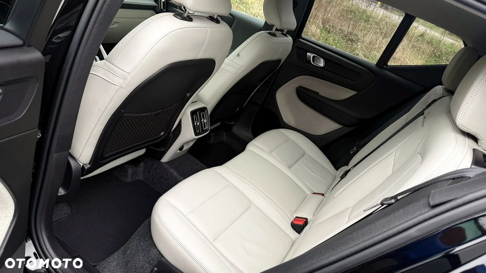 Volvo XC 40 B5 B AWD Momentum Pro - 29