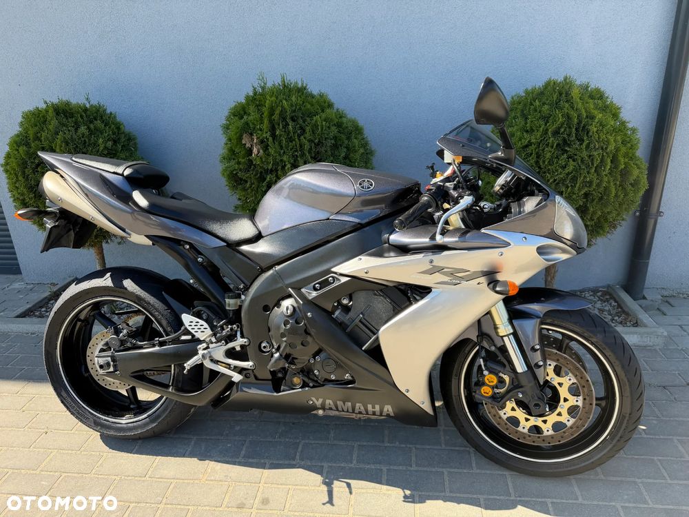 Yamaha R1 - 2