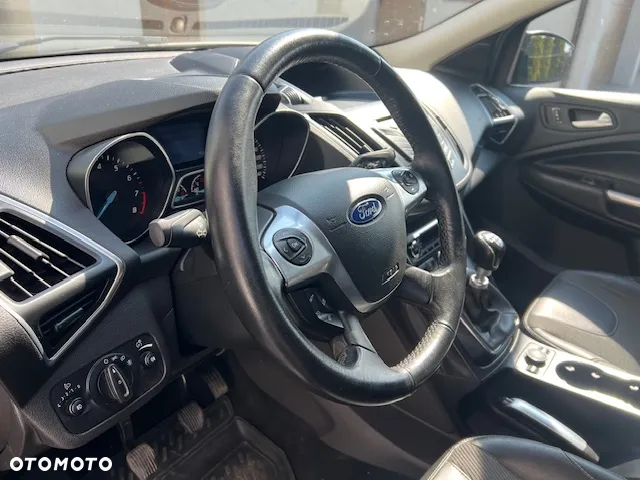 Ford Kuga 1.5 EcoBoost 2x4 Titanium - 9