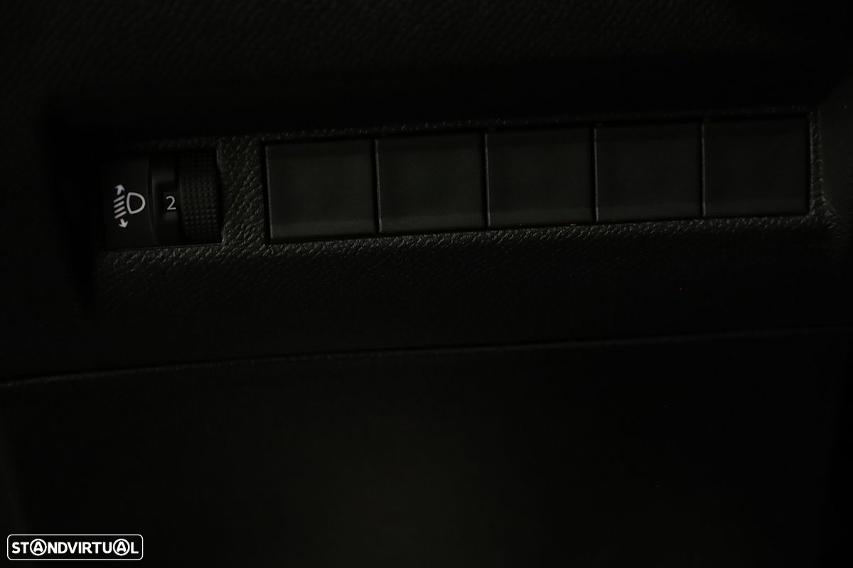 Peugeot 2008 1.2 PureTech Allure EAT8 - 20