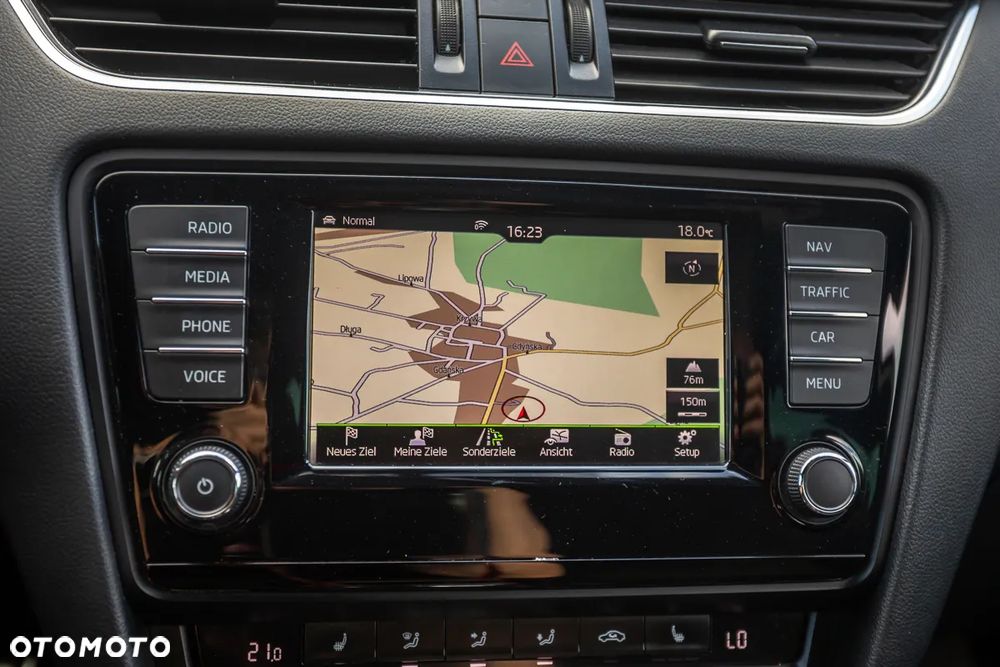 Skoda Octavia 2.0 TDI DSG RS - 32