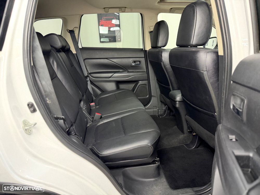 Mitsubishi Outlander 2.2 DI-D Intense+ - 23