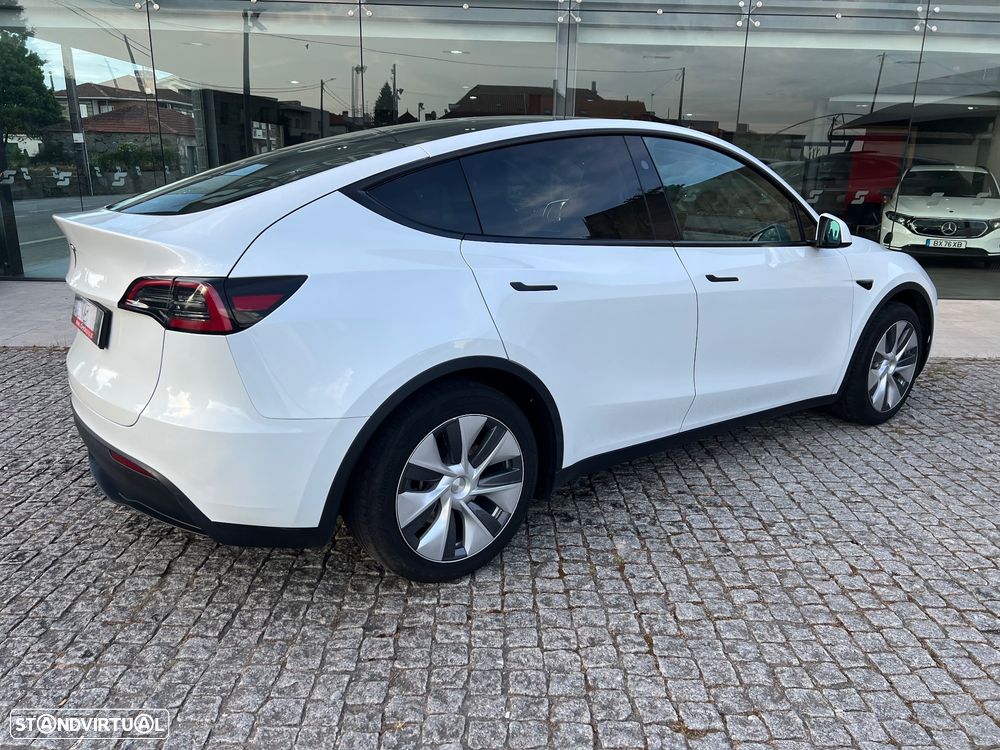 Tesla Model Y Standard RWD - 9