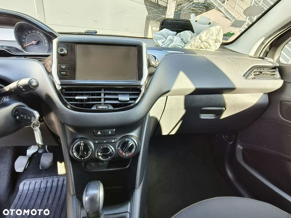 Peugeot 208 - 14