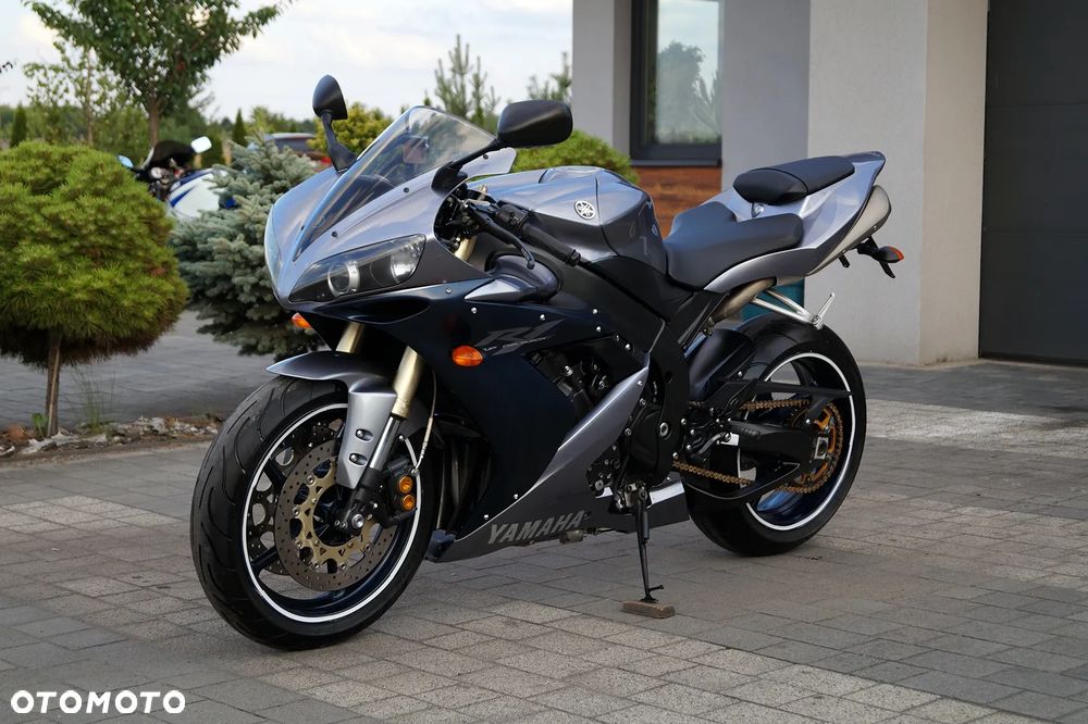 Yamaha R1 - 2