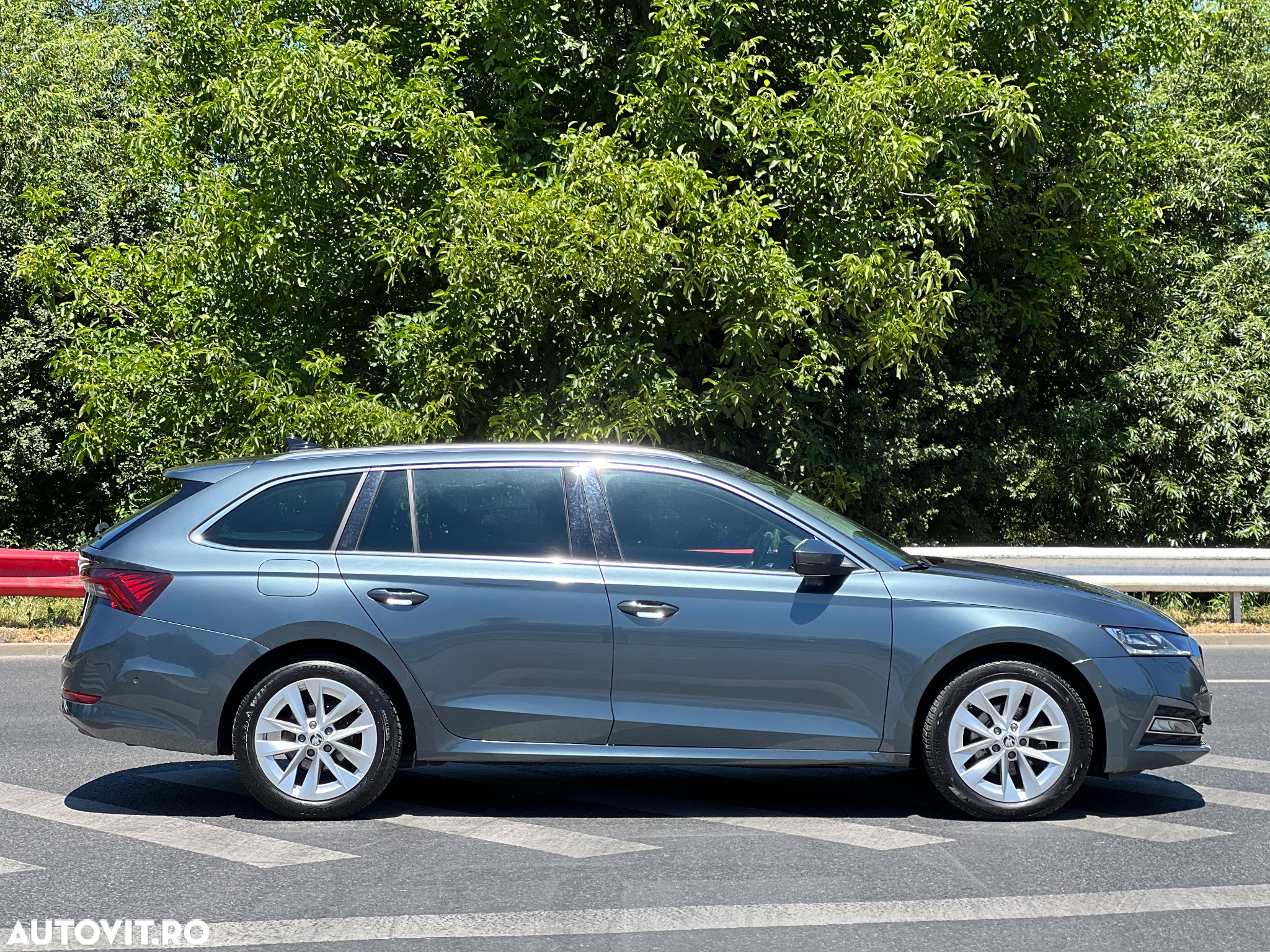 Skoda Octavia 2.0 TDI DSG Style - 2