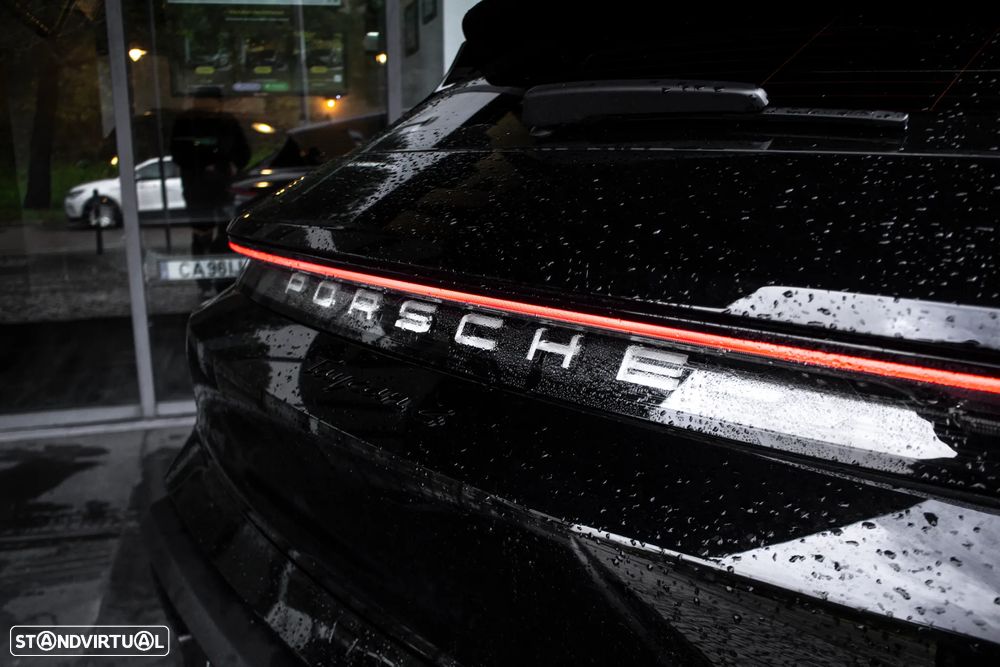 Porsche Taycan Cross Turismo 4 - 13