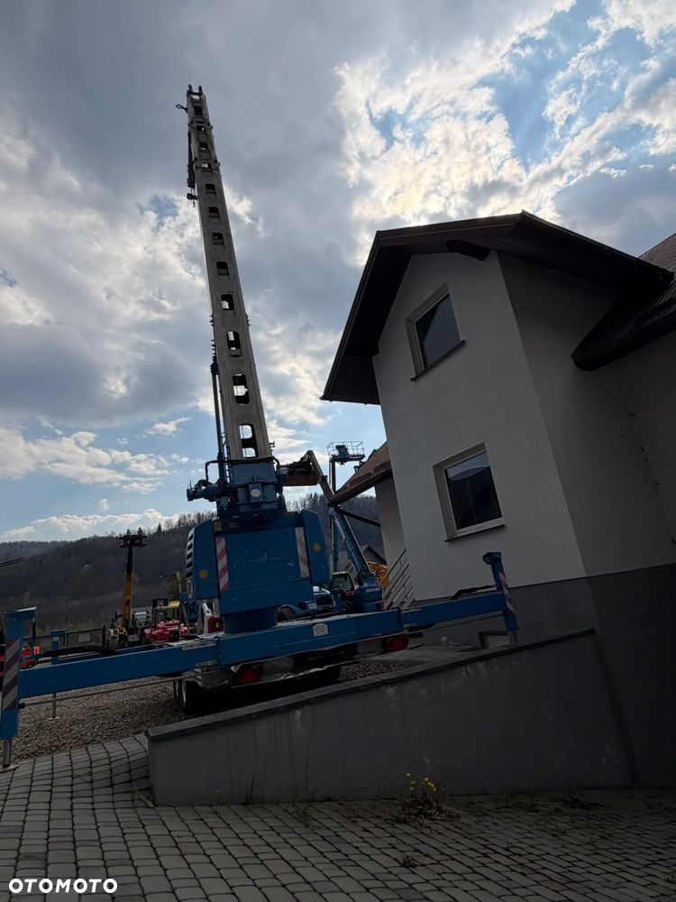 KLAAS 21/31TSP Dźwig Dekarski żuraw zwyżka podnośnik 31m. udźwig 1800kg max. Silnik Yanmar 3cyl. Dźwig Sterowany całkowicie zdalnie z pilota. Do 3,5 tony Transportowanie samochodem osobowym! Podwieszana oś Hydr. Własny Napęd Hydr. na 2 koła w terenie. Maszyna jak Nowa 2,5 tyś mtg. 2013r. Po serwisach Dekra BMWT. Sprowadzona z Norwegii. Nie różni się od nowej z salonu. Pełna Hydraulika w maszynie. Najbogatsza wersja. OKAZJA 230volt. Zero zużycia! - 40