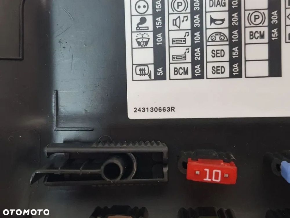 OSŁONA POKRYWA Bezpieczników 243130663R Renault Talisman Megane IV - 3