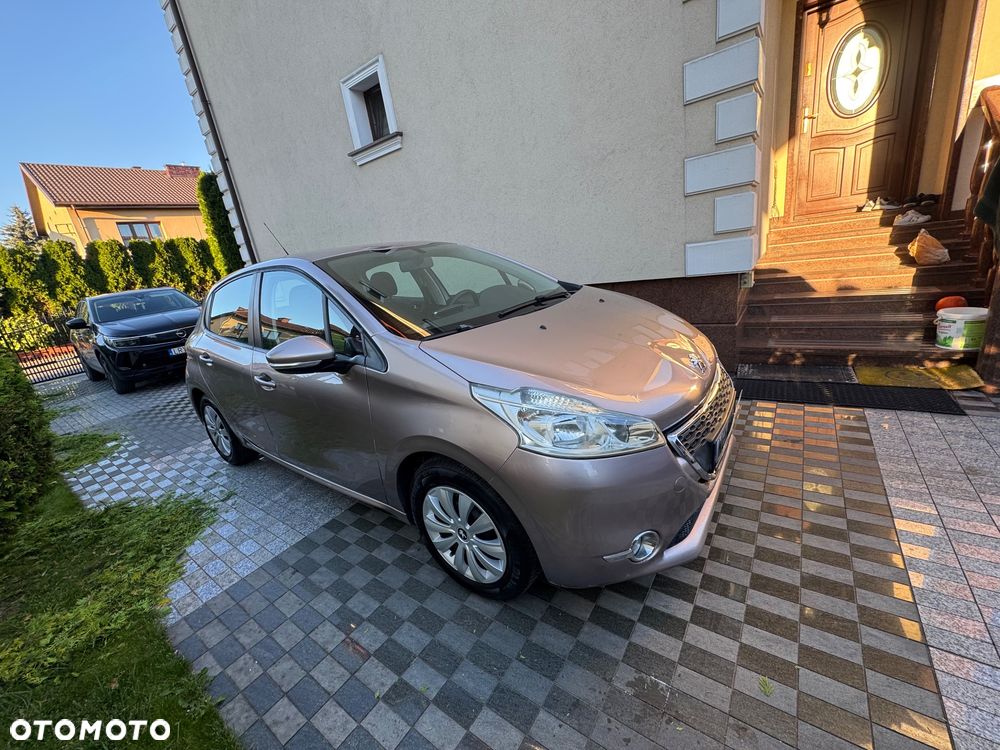 Peugeot 208 - 10
