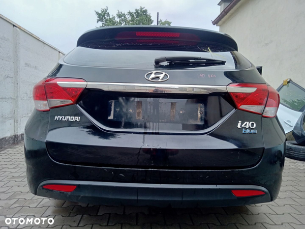 HYUNDAI I40 KOMBI LAMPA W BŁOTNIK LEWY TYŁ LED 2011-