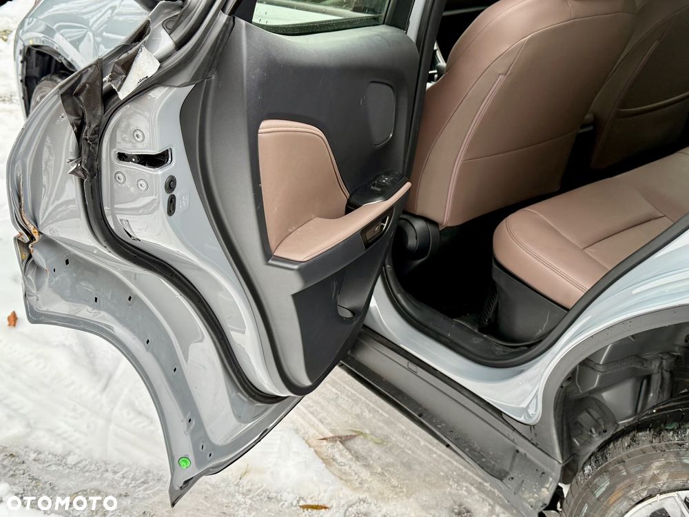 Lexus LBX FWD Emotion - 36