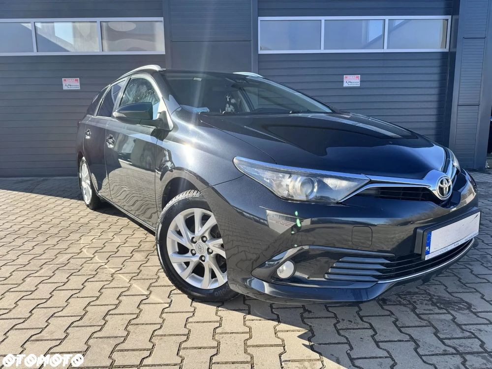 Toyota Auris 1.6 Selection - 2