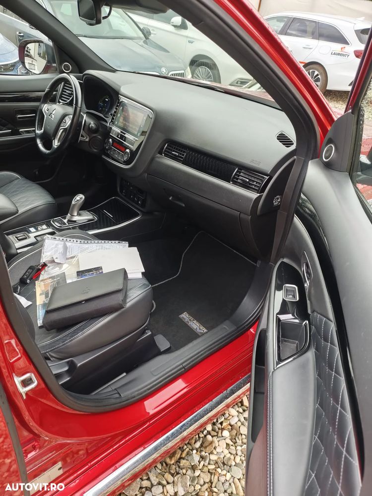 Mitsubishi Outlander PHEV 2.4 L 4X4 Instyle+ - 30