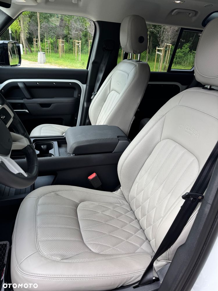 Land Rover Defender 110 P300 - 32