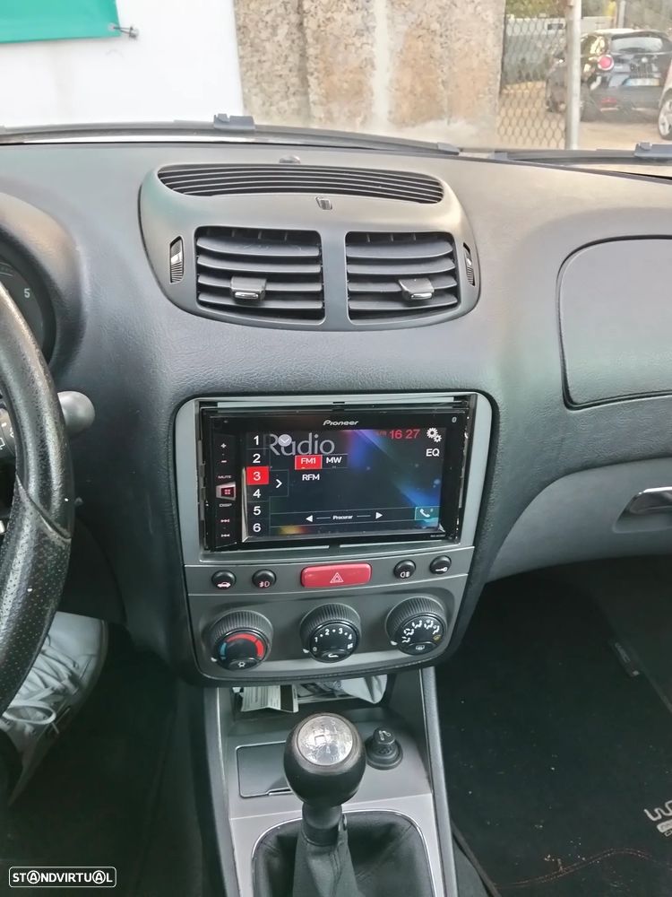 Alfa Romeo 147 1.9 JTD Distinctive - 3