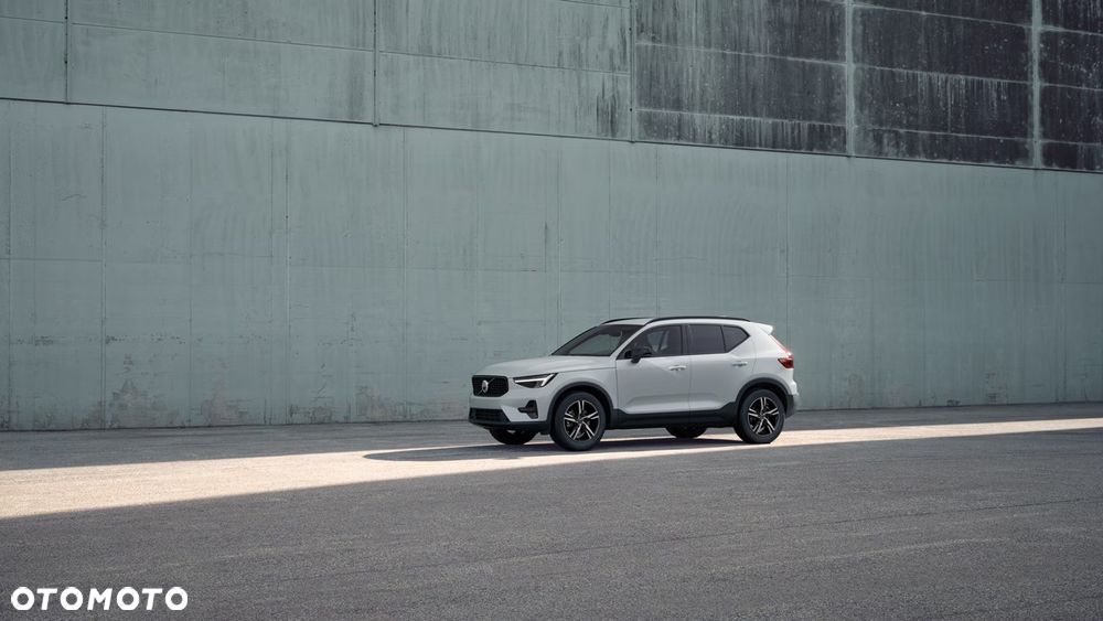 Volvo XC 40 B3 Plus Dark - 3