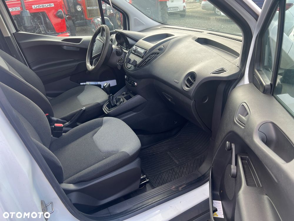 Ford Transit Courier - 12