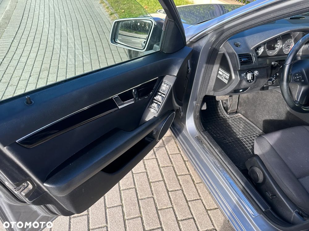 Mercedes-Benz Klasa C 180 BlueEFFICIENCY 7G-TRONIC Avantgarde - 20