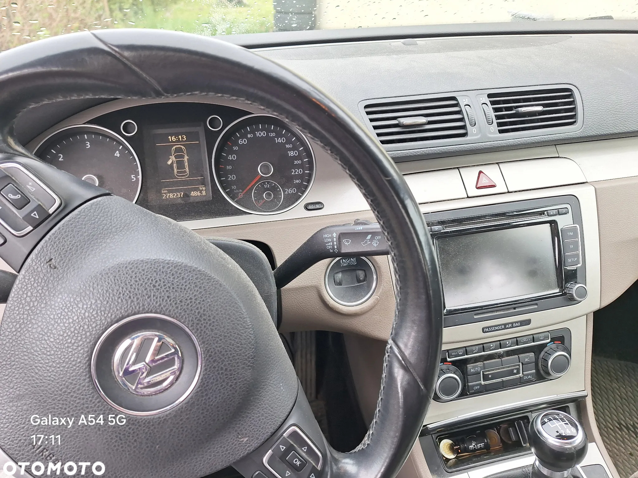 Volkswagen Passat 2.0 TDI Comfortline R-Style - 13