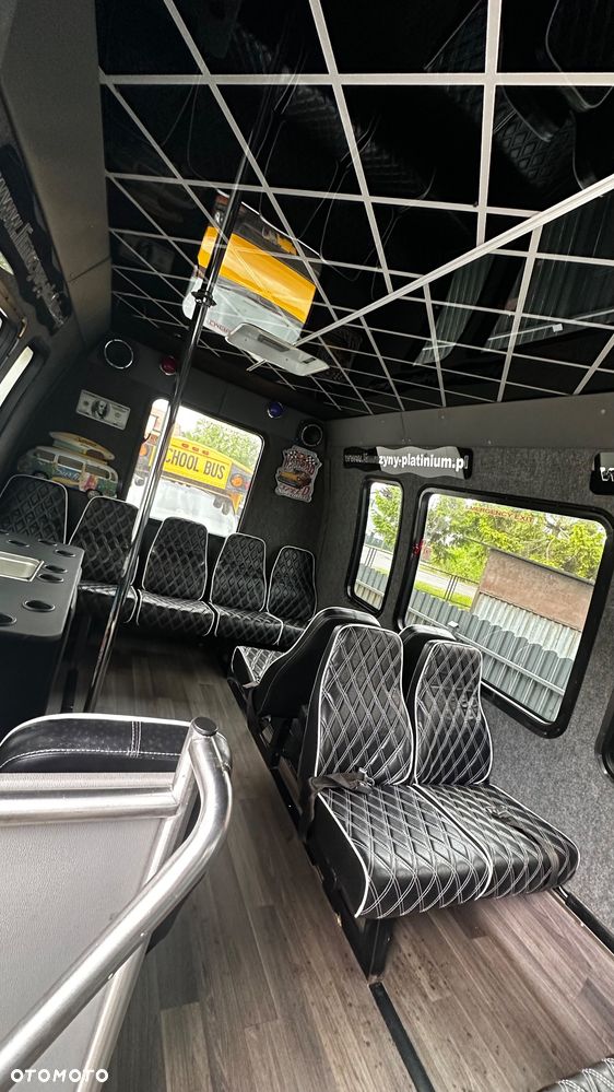 Freightliner Thomas school bus - 13