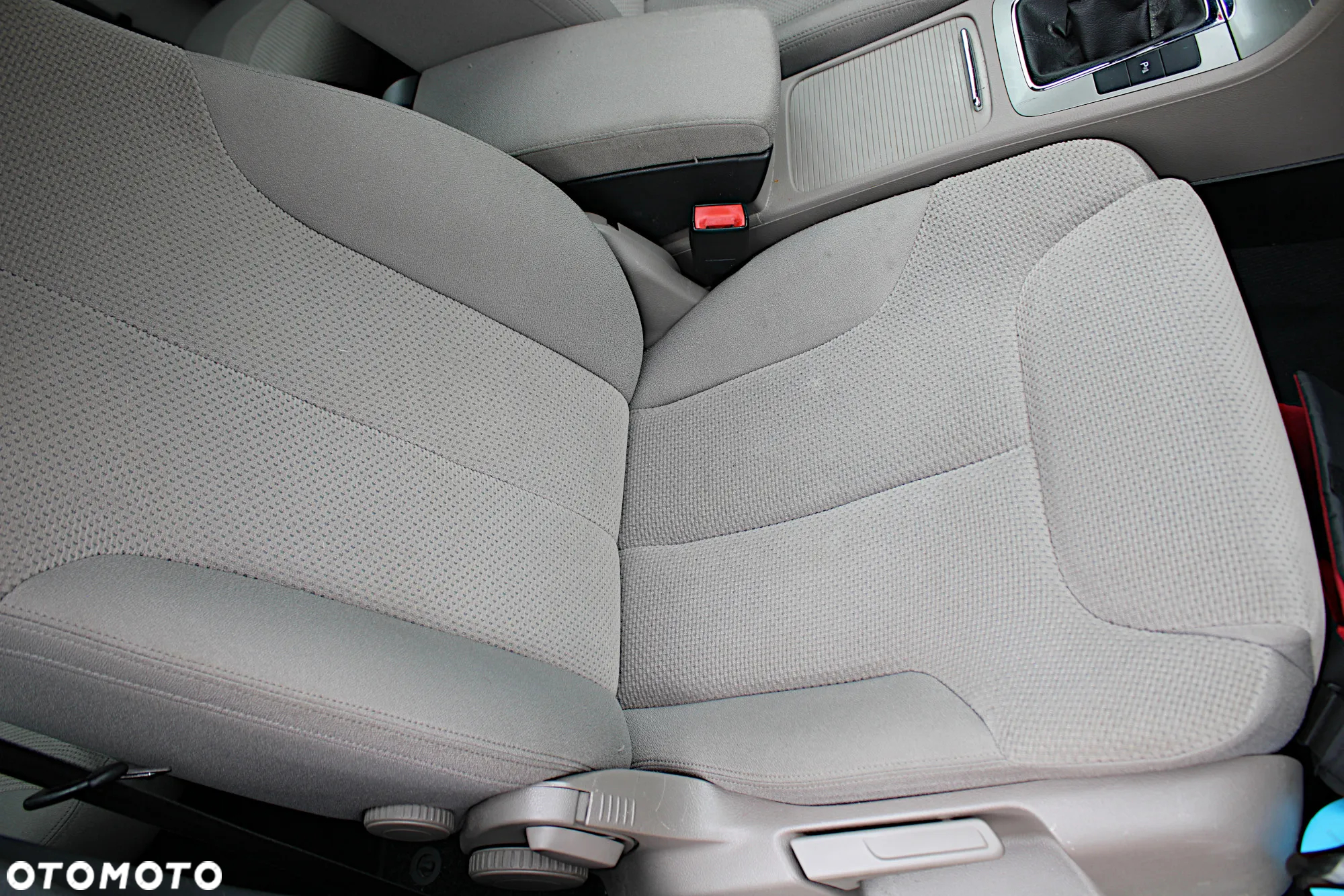 Volkswagen Passat 2.0 TDI DPF Sportline - 24