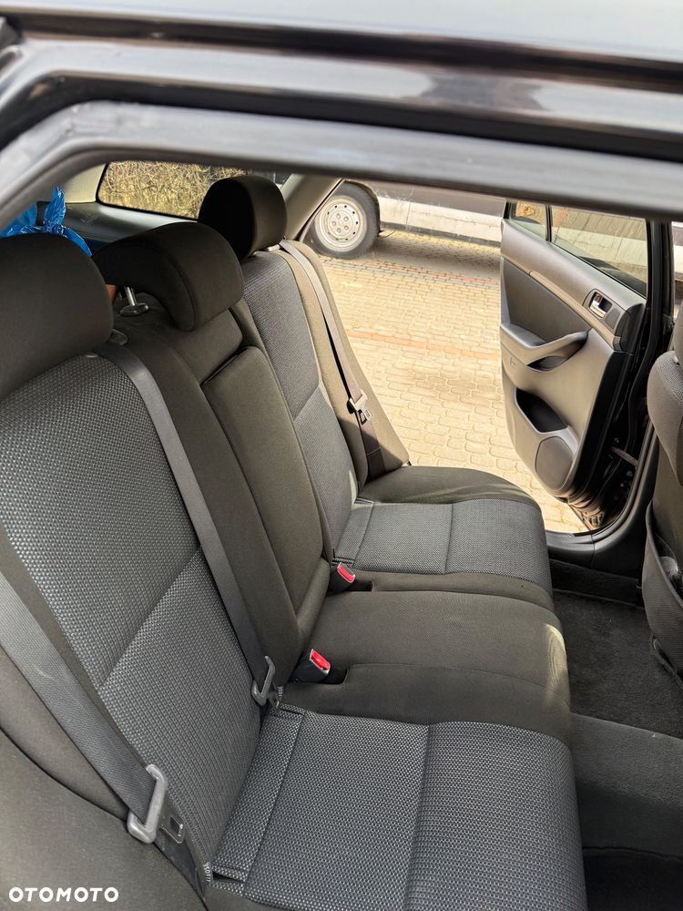 Toyota Avensis - 29