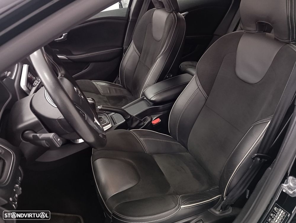 Volvo V40 2.0 D3 R-Design - 17