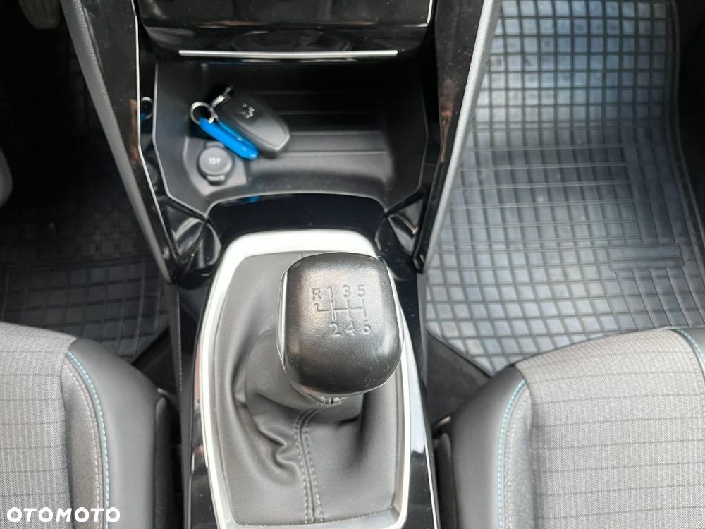 Peugeot 2008 PureTech 100 Allure S&S BVM6 - 17