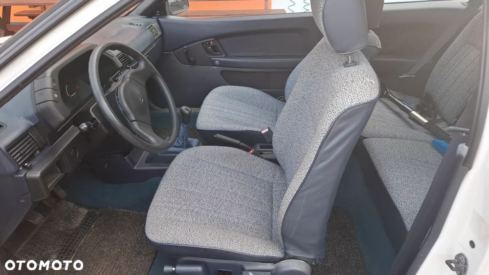 Mitsubishi Colt - 8