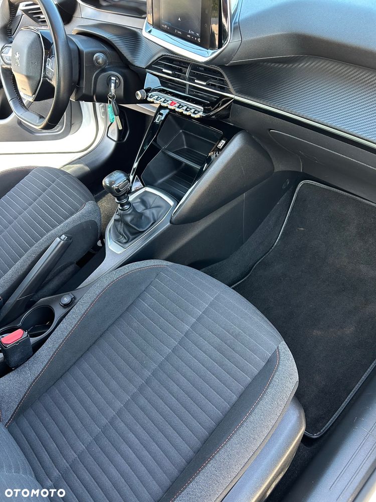 Peugeot 208 2021