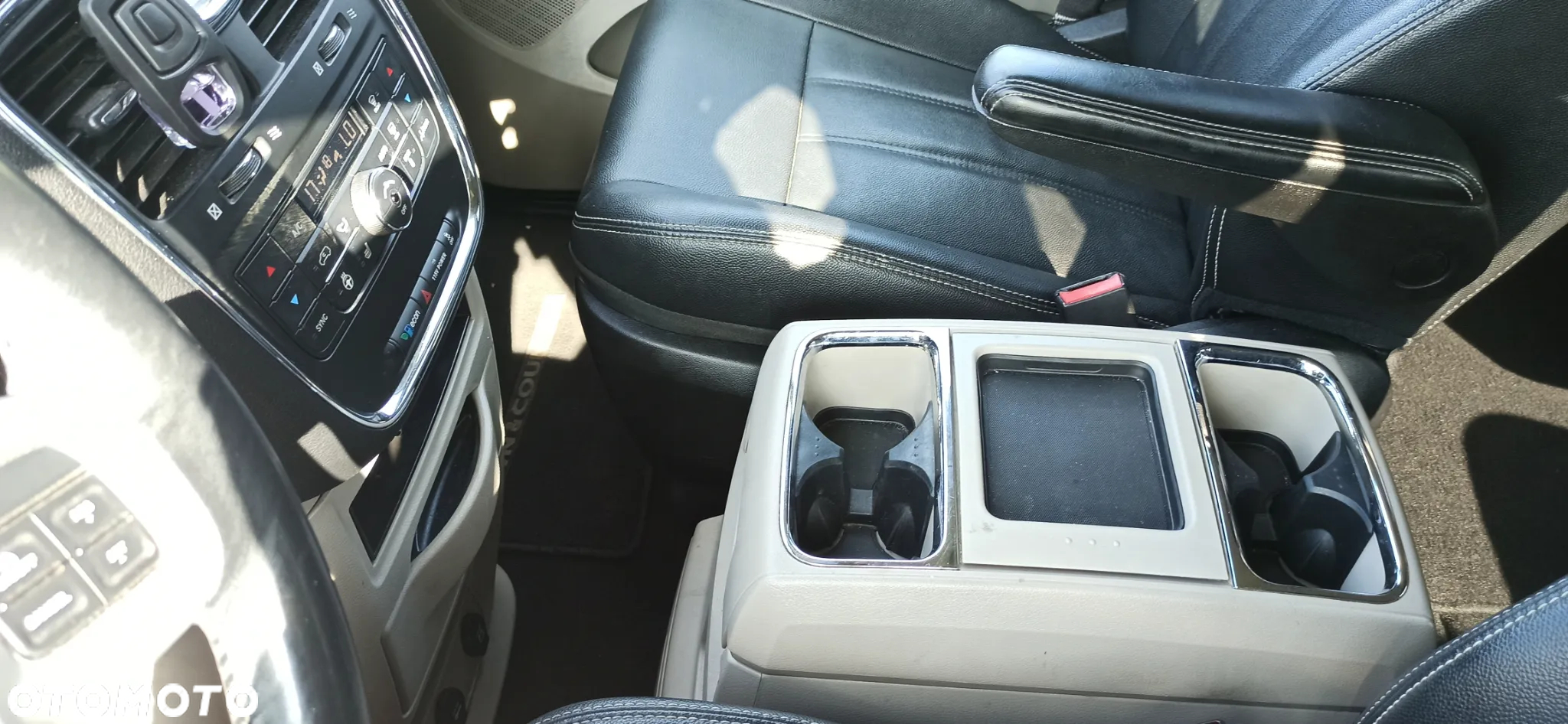 Chrysler Town & Country - 27