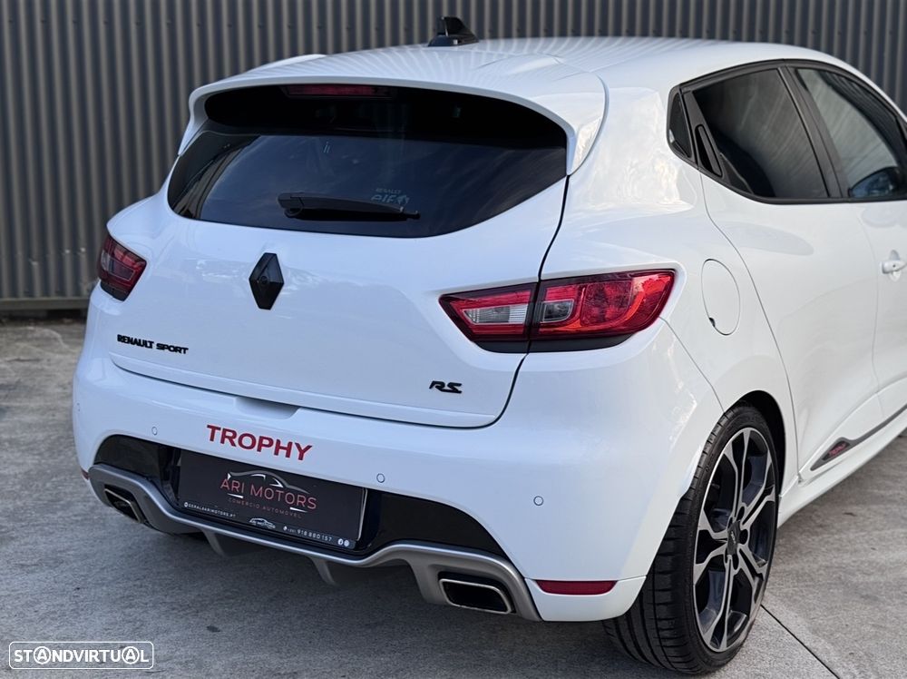 Renault Clio TCe 220 EDC R.S. Trophy - 14