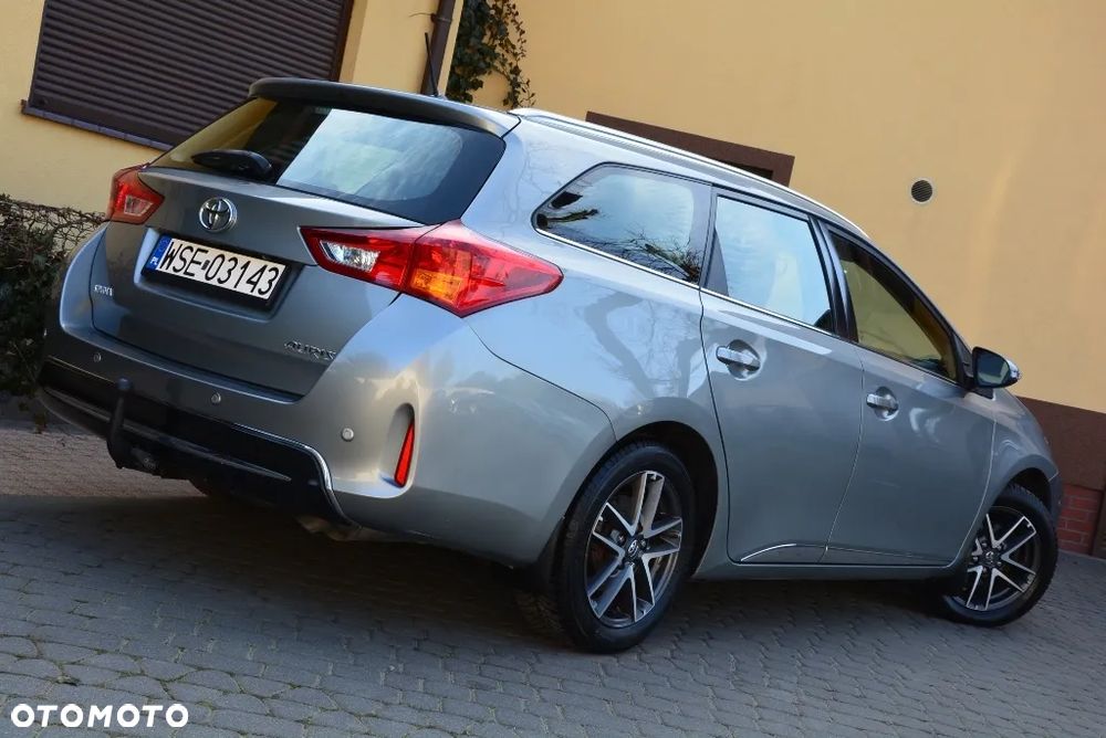 Toyota Auris 1.6 Premium Comfort - 4