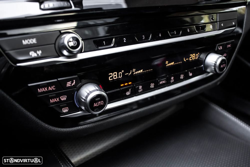 BMW 530 e Pack Desportivo M - 27