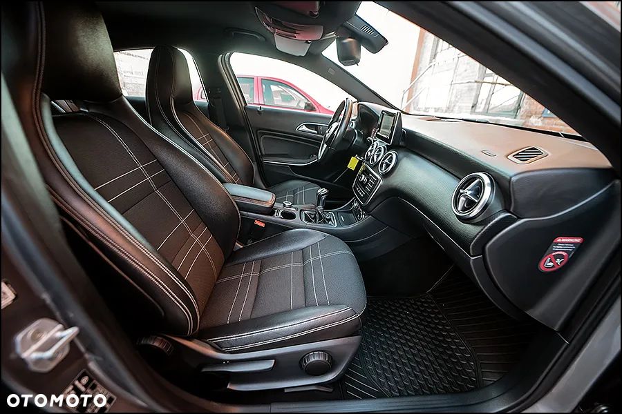 Mercedes-Benz Klasa A 180 (BlueEFFICIENCY) Urban - 35
