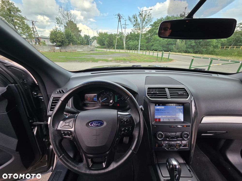 Ford Explorer - 17