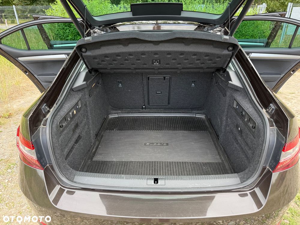 Skoda Superb 2.0 TDI DSG Ambition - 17