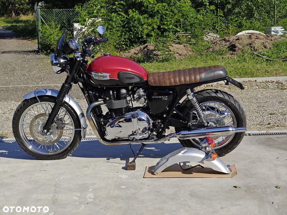 Triumph Bonneville - 3
