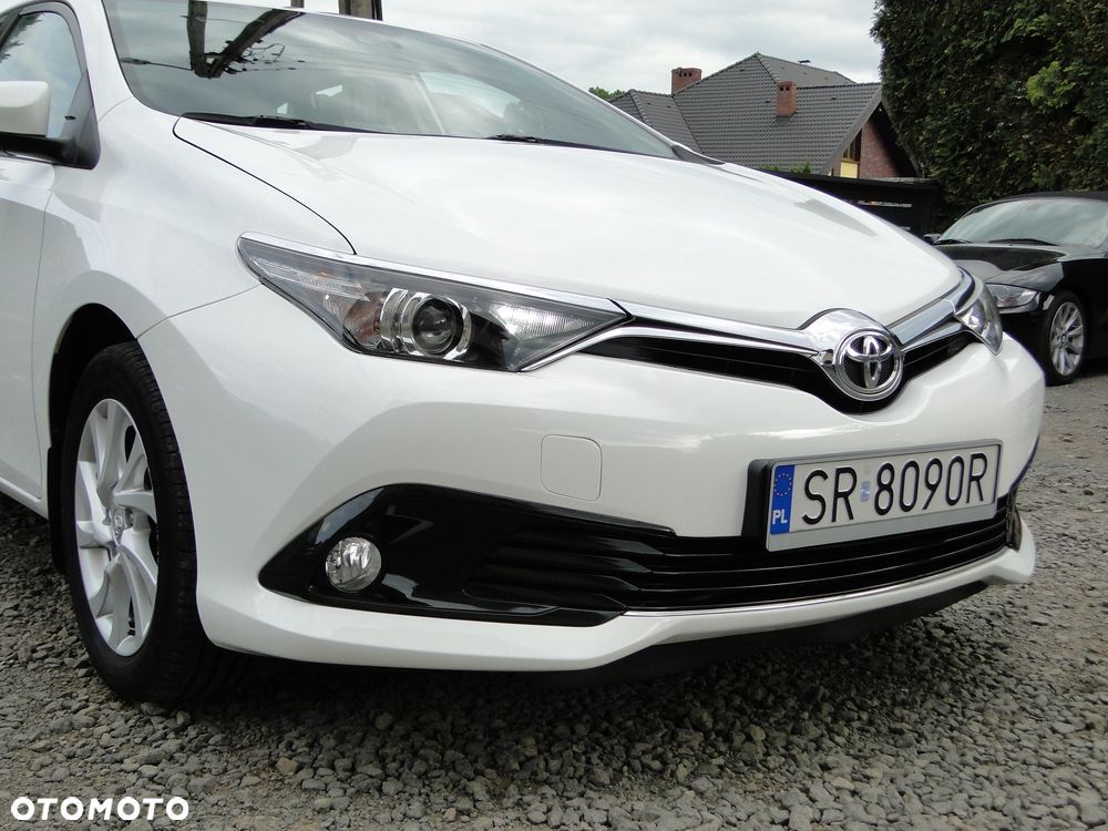 Toyota Auris 1.6 Premium - 11