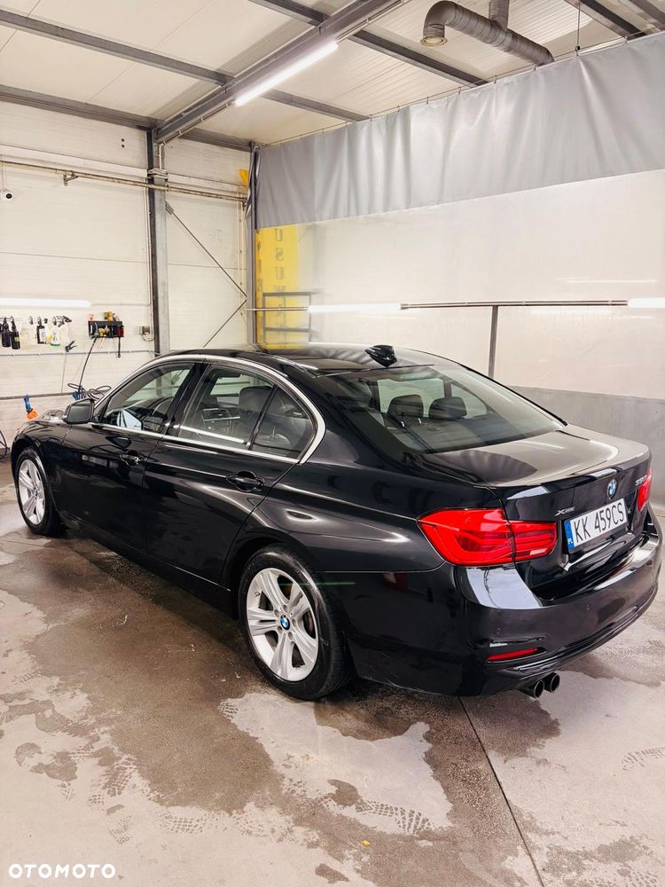 BMW Seria 3 330i xDrive Sport Line - 2