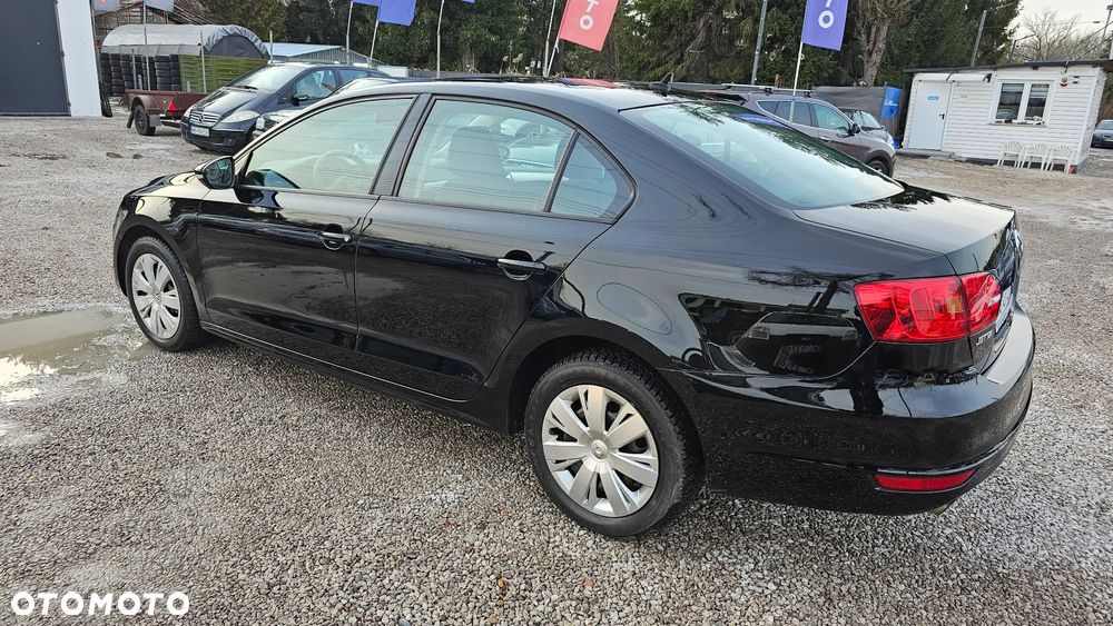 Volkswagen Jetta 1.6 TDI Comfortline - 26