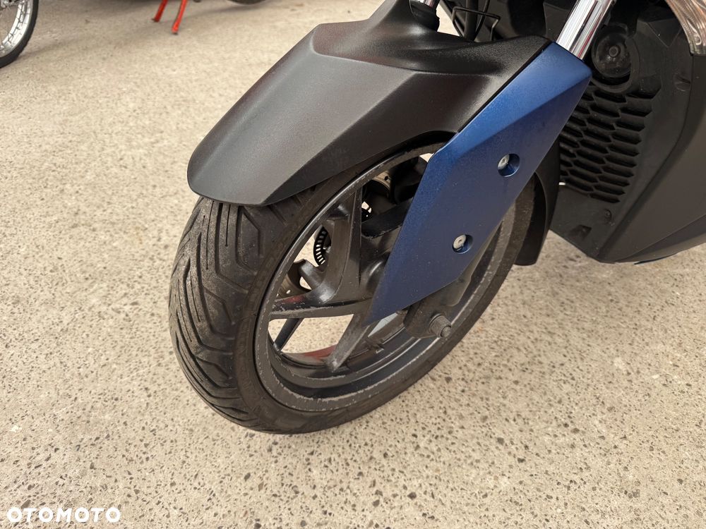Yamaha X-max - 18